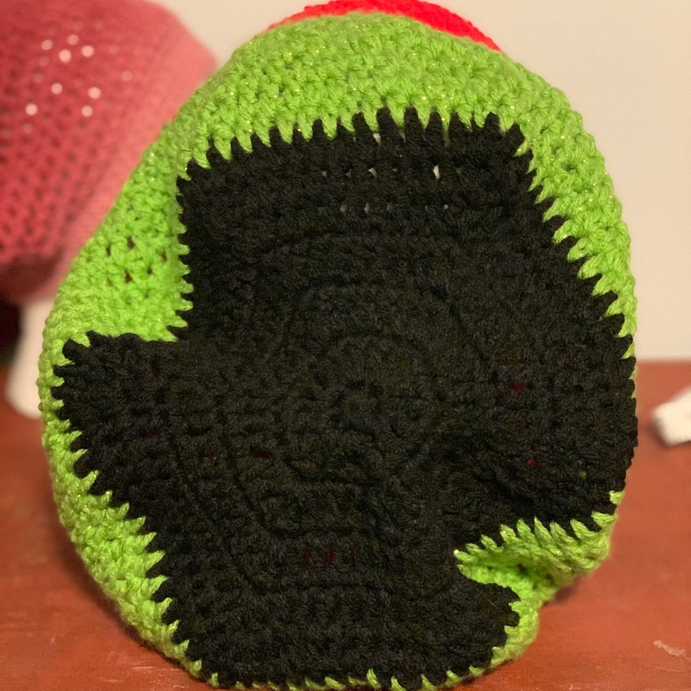 Slouchie in Red Heart - Picture 4 of 10